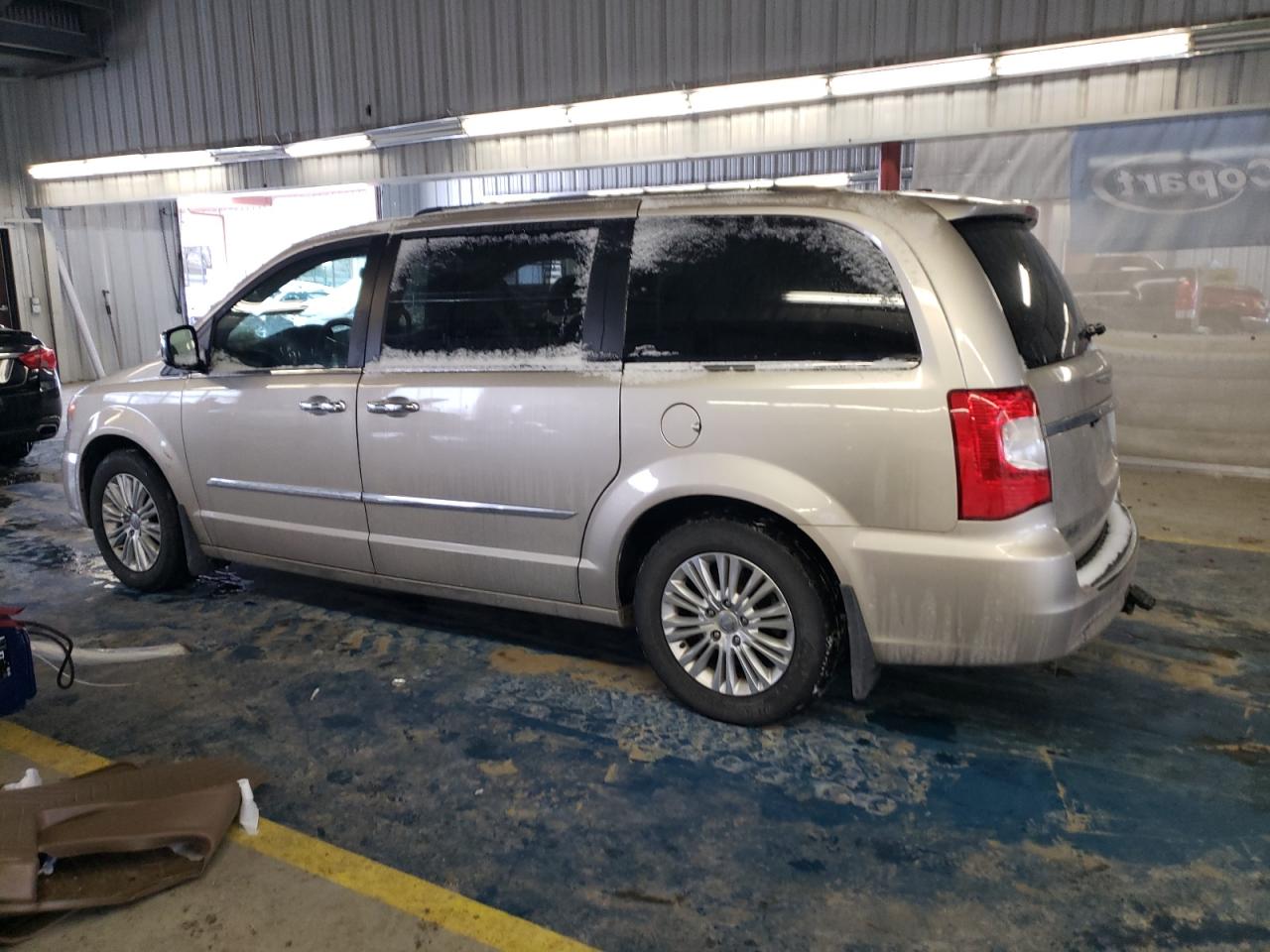 2012 Chrysler Town & Country - Image 2