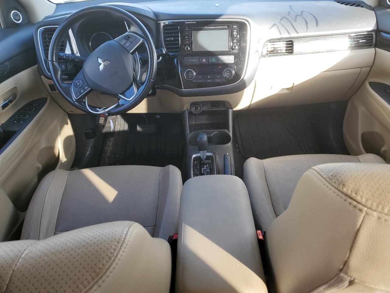 2016 Mitsubishi Outlander - Image 8