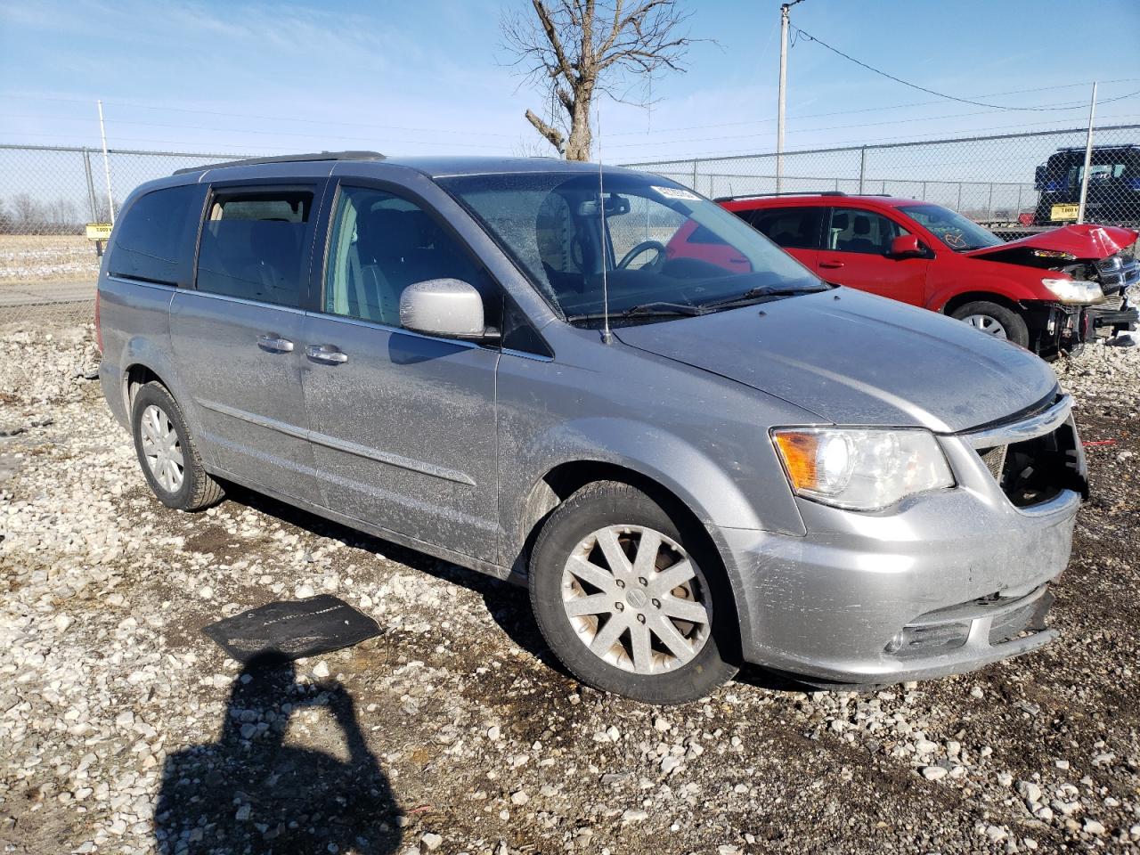 2016 Chrysler Town & Country - Image 4