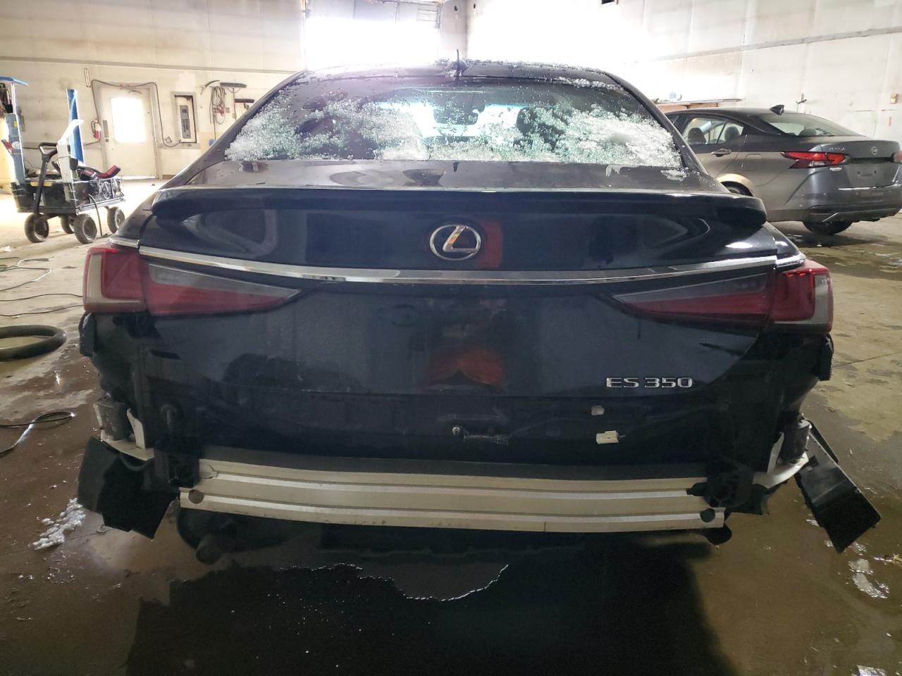 2022 Lexus ES - Image 6