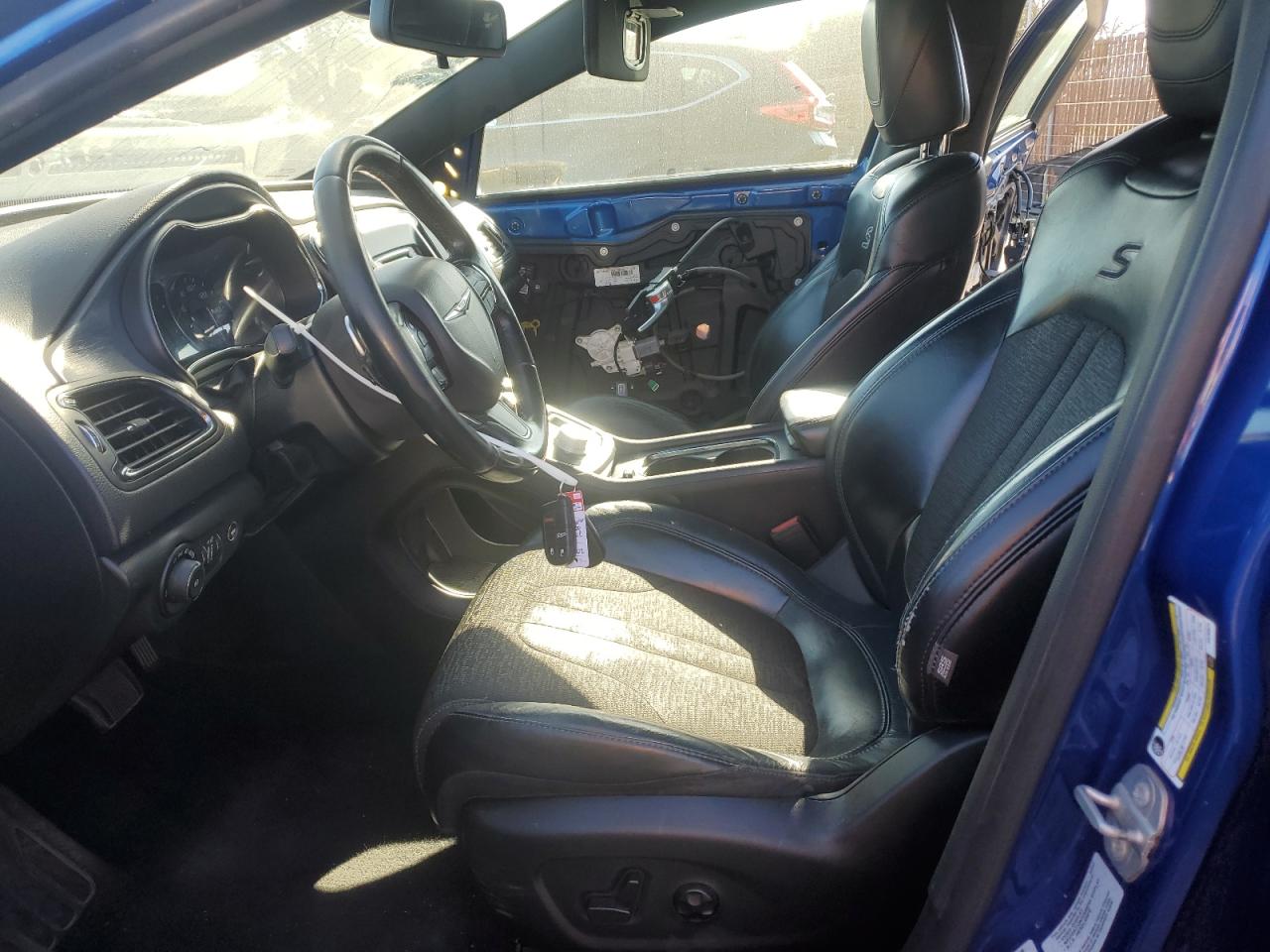 2015 Chrysler 200 - Image 7