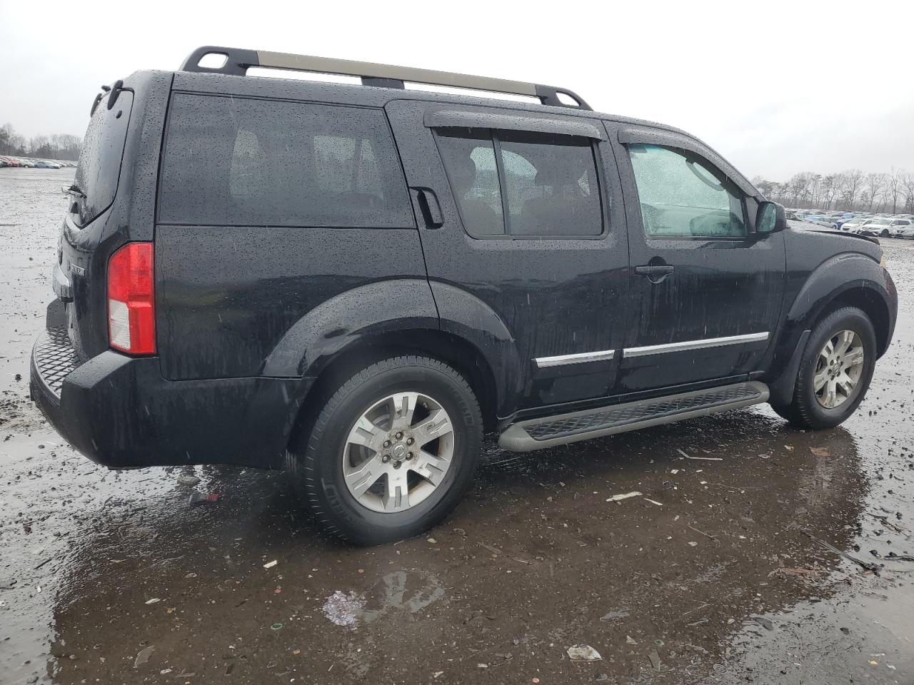 2011 Nissan Pathfinder - Image 3