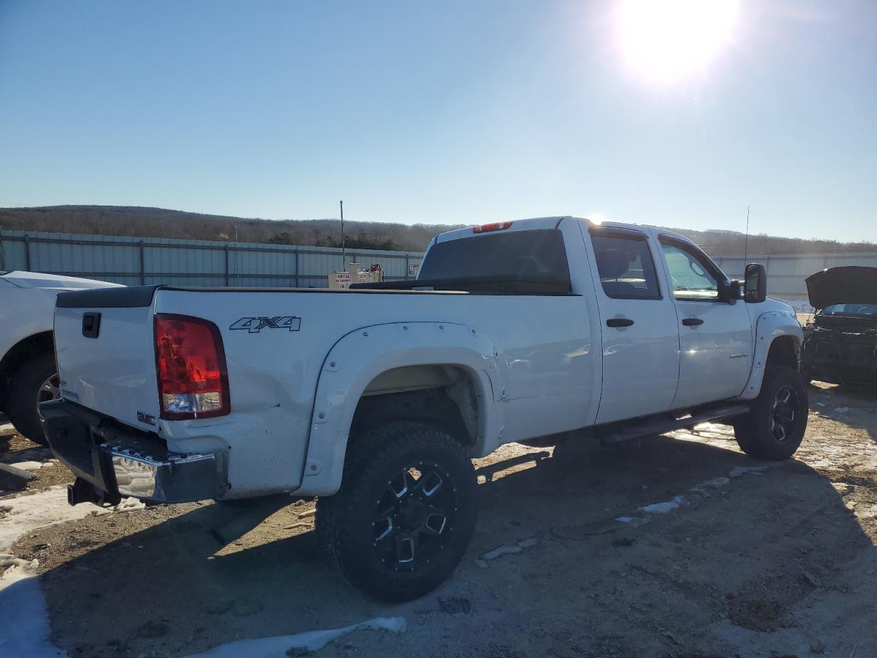 2011 GMC Sierra - Image 3