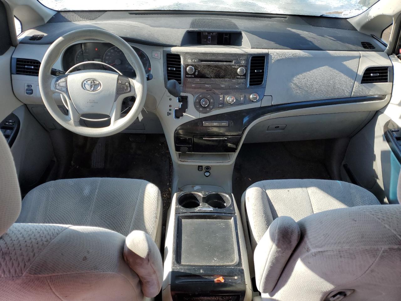 2011 Toyota Sienna - Image 8