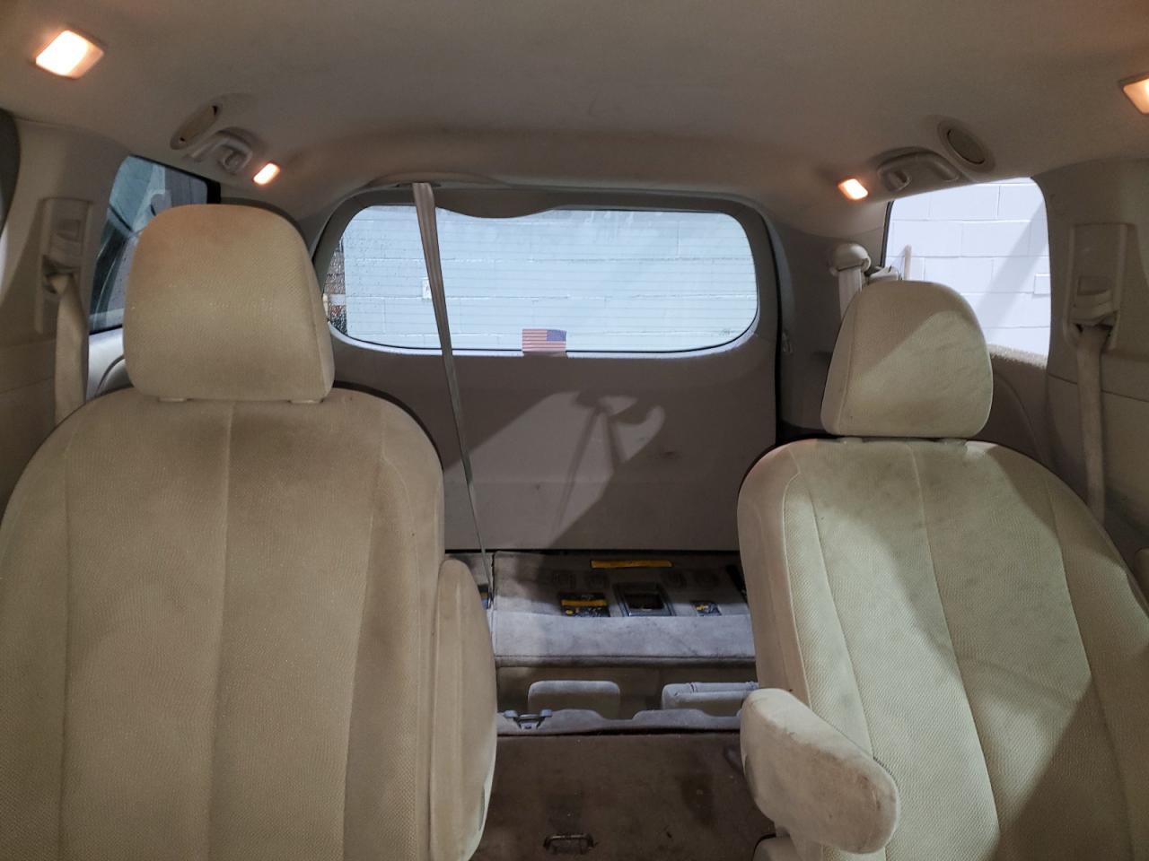 2012 Toyota Sienna - Image 10