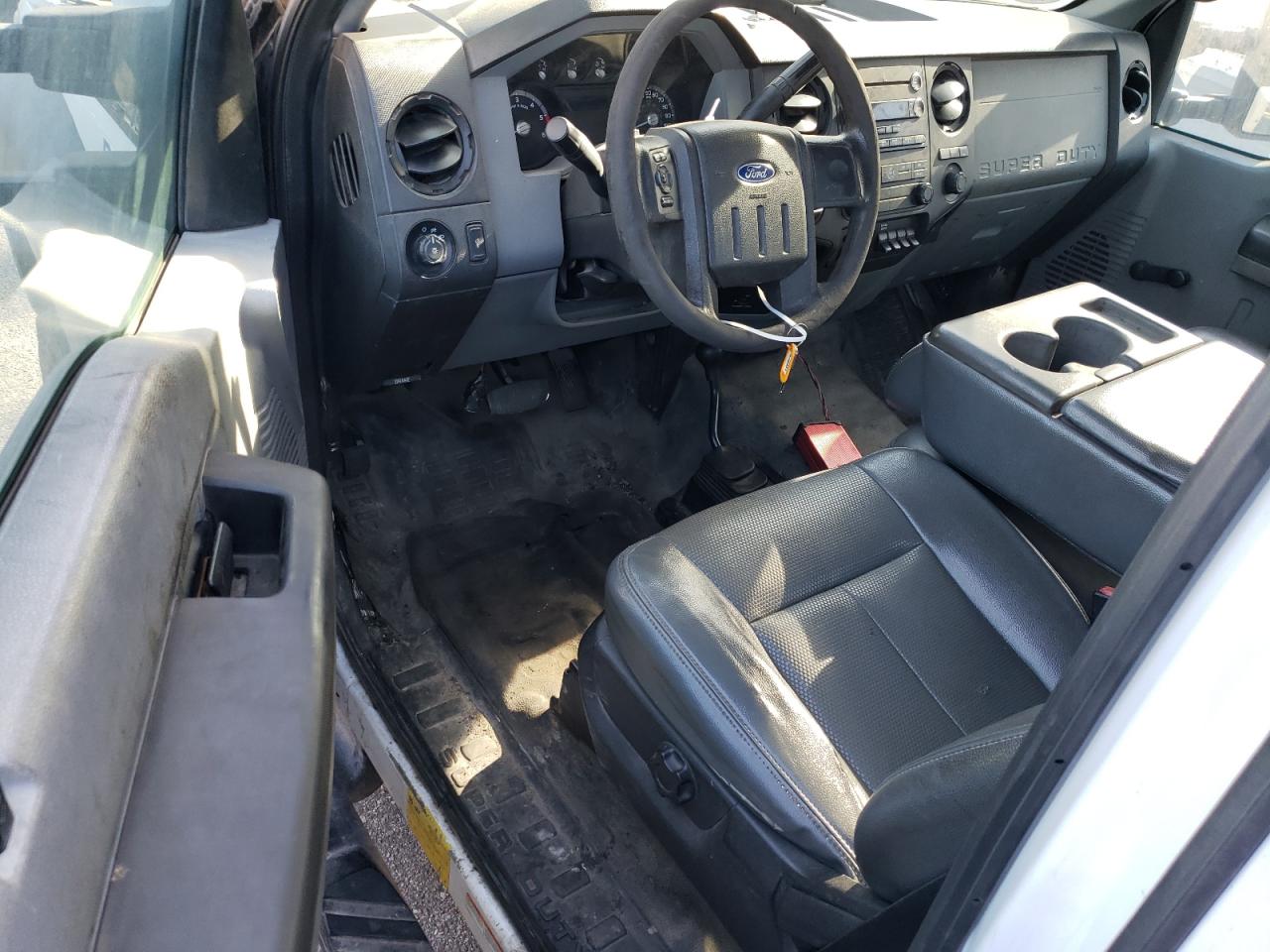 2014 Ford F450 - Image 8