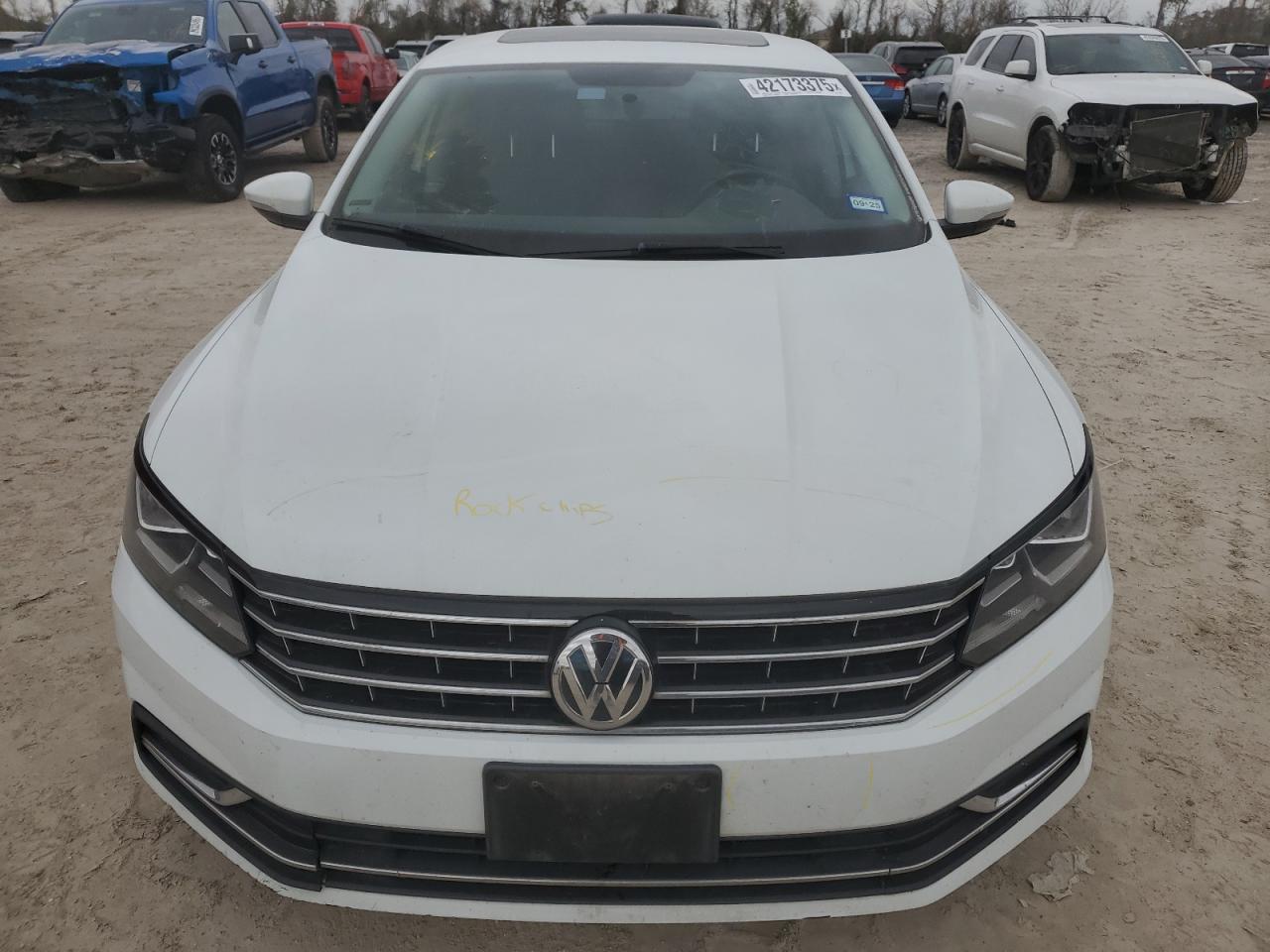 2018 Volkswagen Passat - Image 5