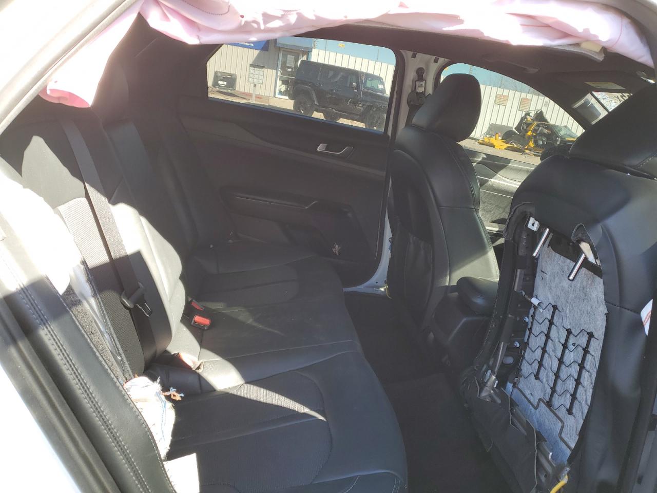 2022 Kia K5 - Image 10