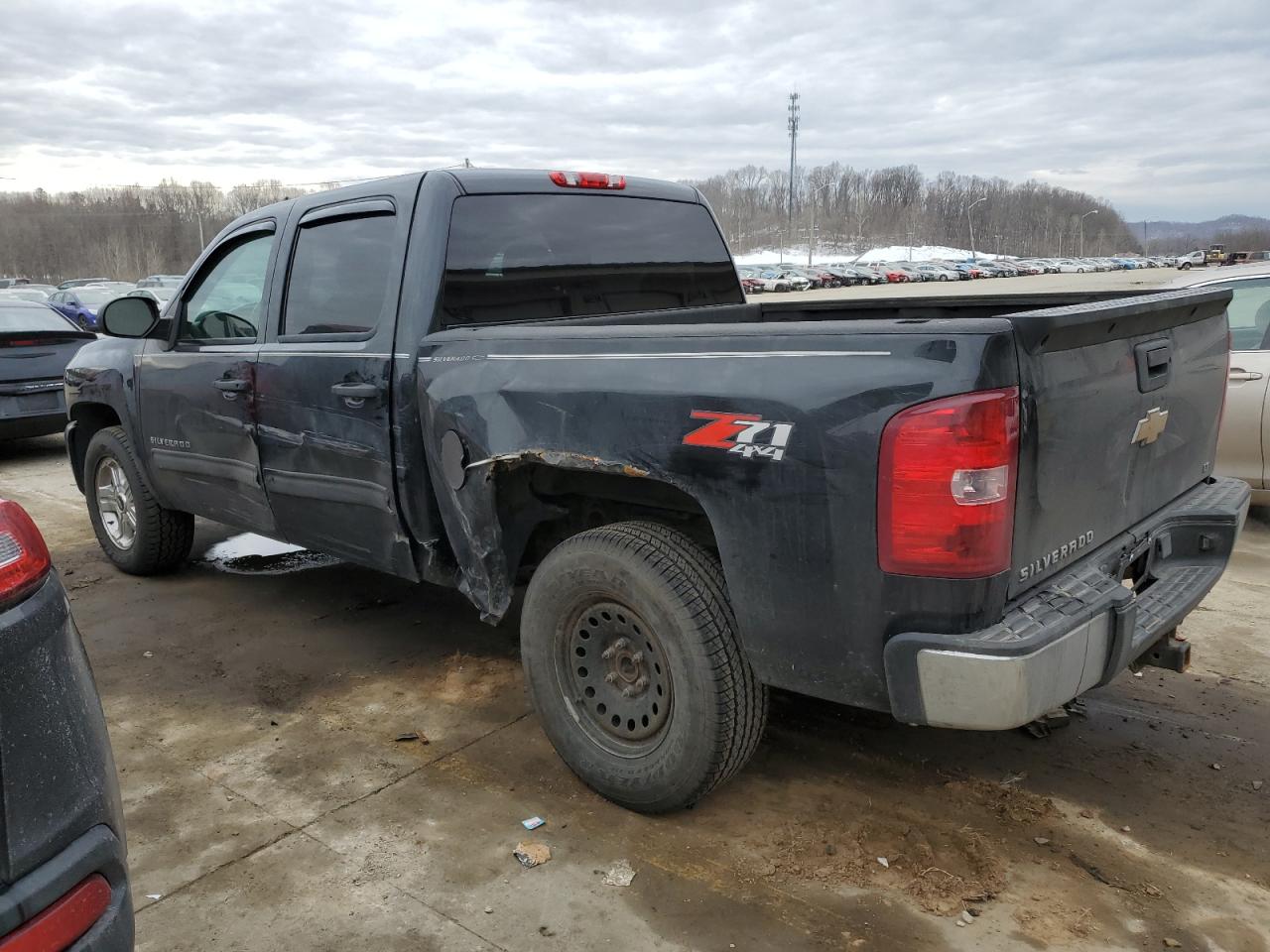 2009 Chevrolet Silverado - Image 2