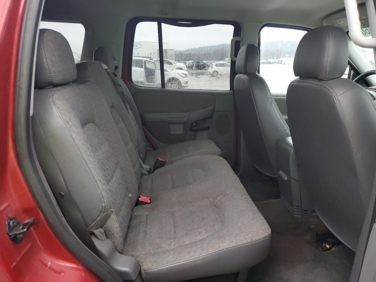 2005 Ford Explorer - Image 11