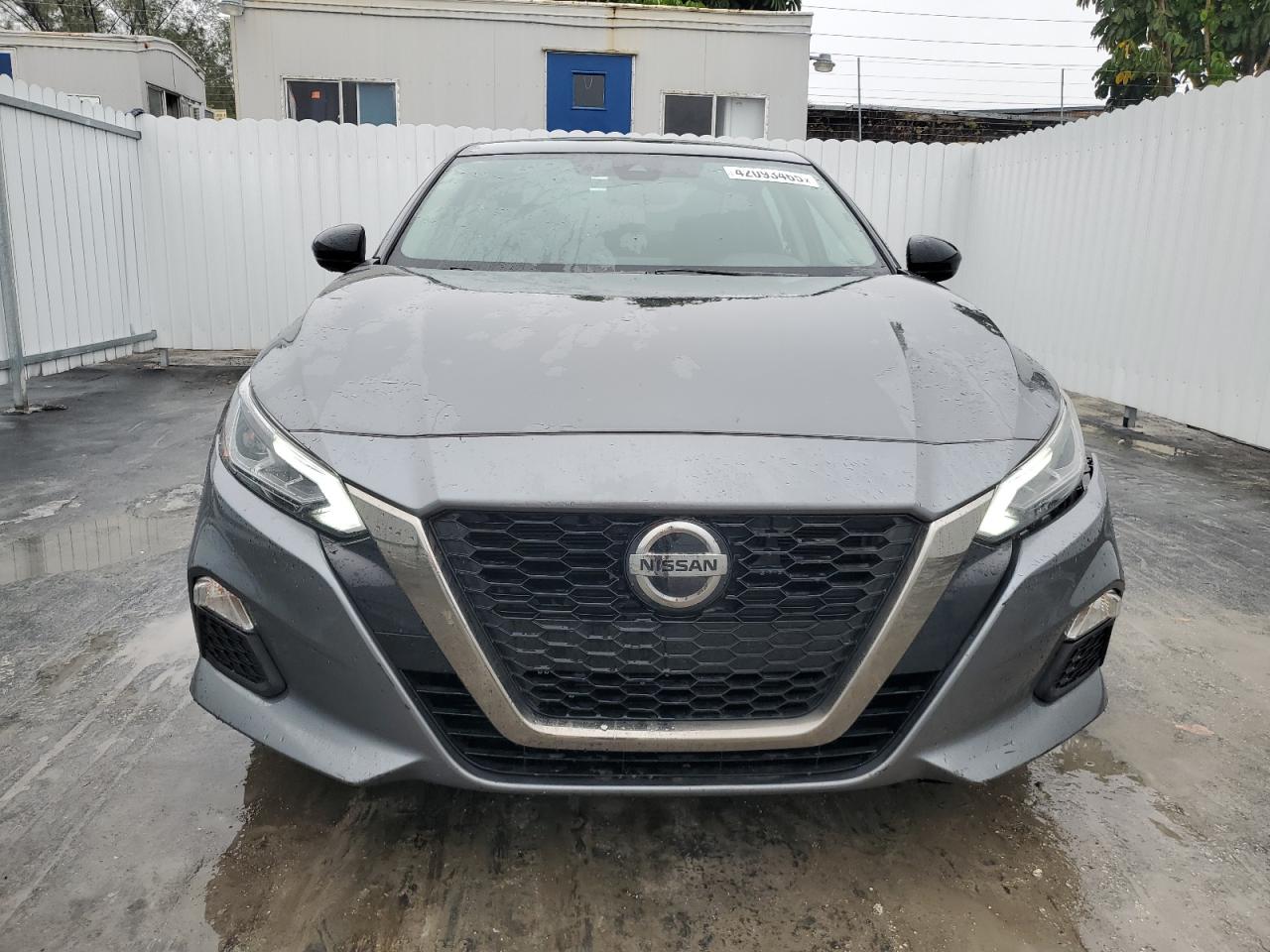 2022 Nissan Altima - Image 5