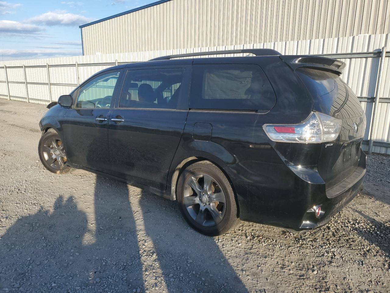 2015 Toyota Sienna - Image 2