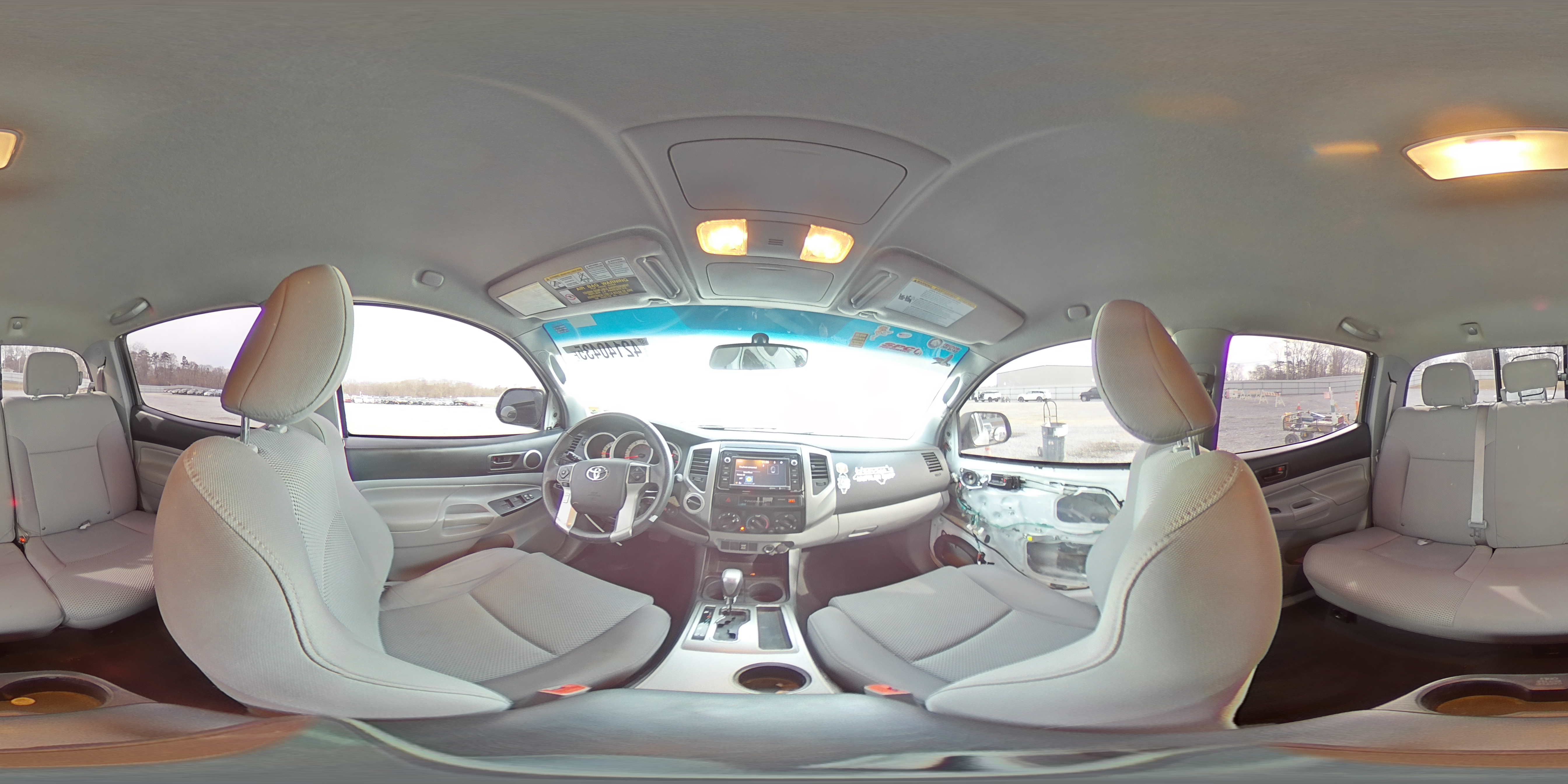 2015 Toyota Tacoma - Image 13
