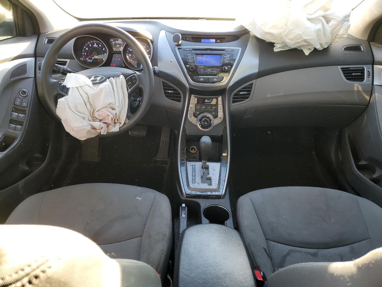 2013 Hyundai Elantra - Image 8