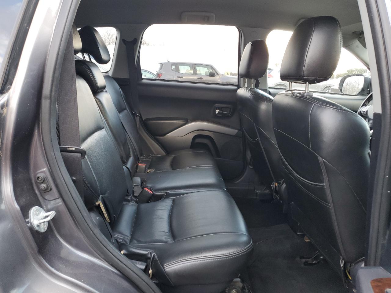 2010 Mitsubishi Outlander - Image 11