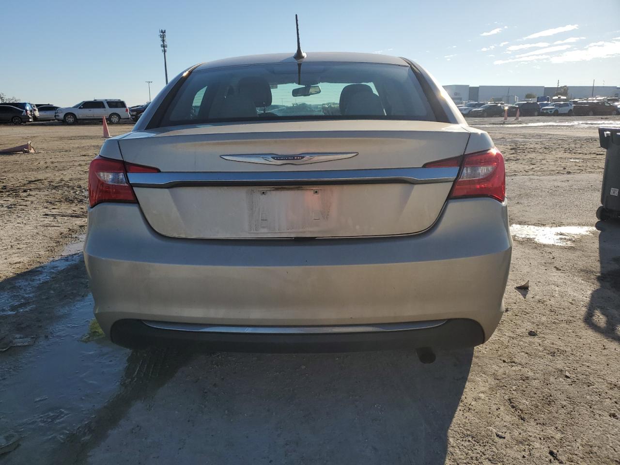 2013 Chrysler 200 - Image 6