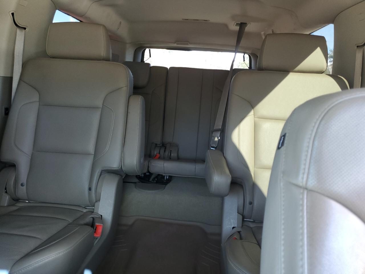 2015 Chevrolet Suburban - Image 10