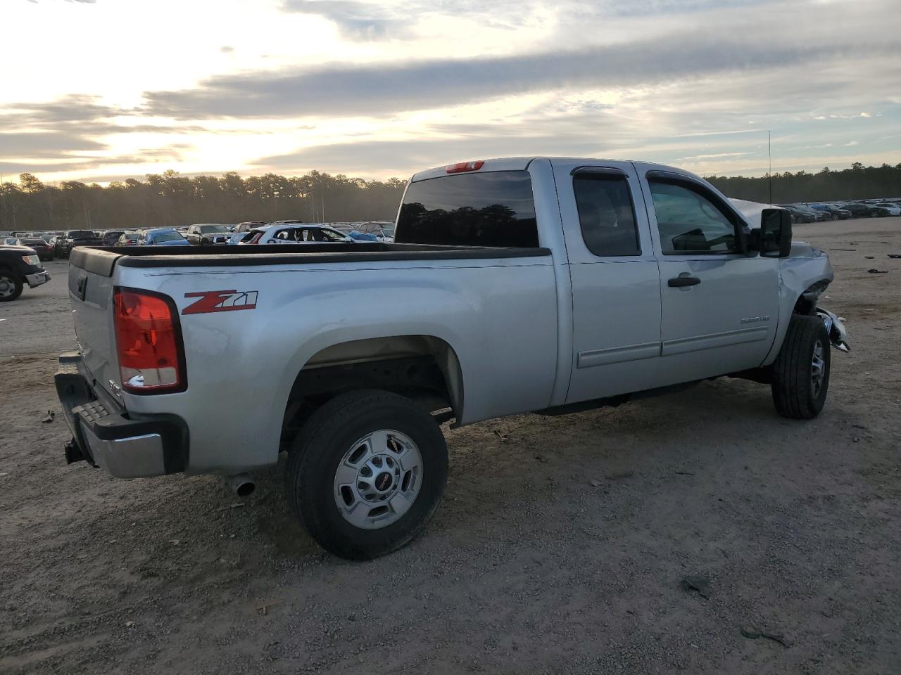 2011 GMC Sierra - Image 3
