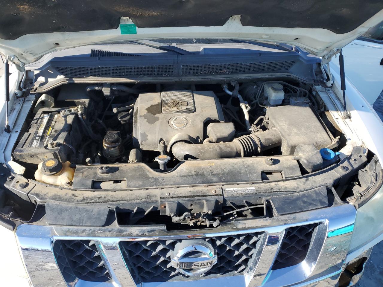 2010 Nissan Titan - Image 12