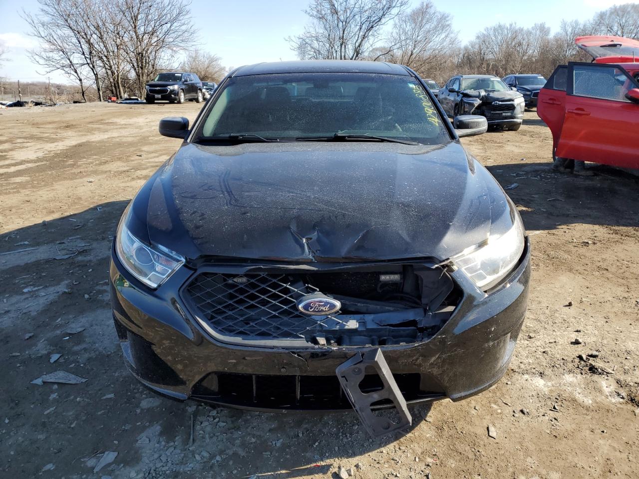 2015 Ford Taurus - Image 5