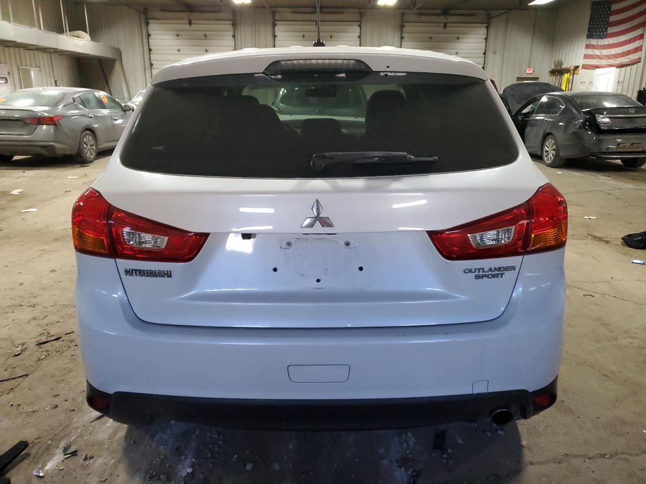 2015 Mitsubishi Outlander - Image 6