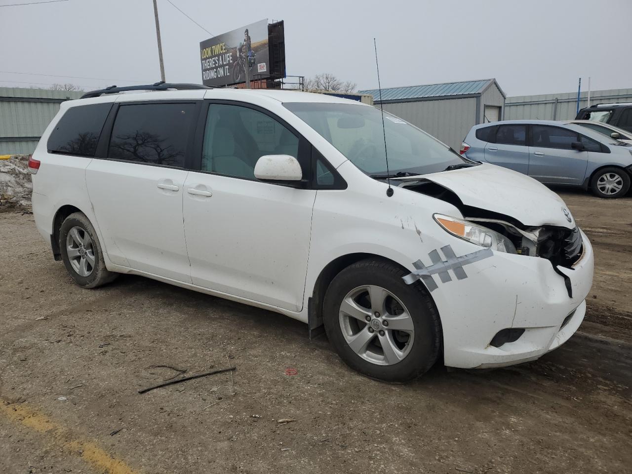 2013 Toyota Sienna - Image 4