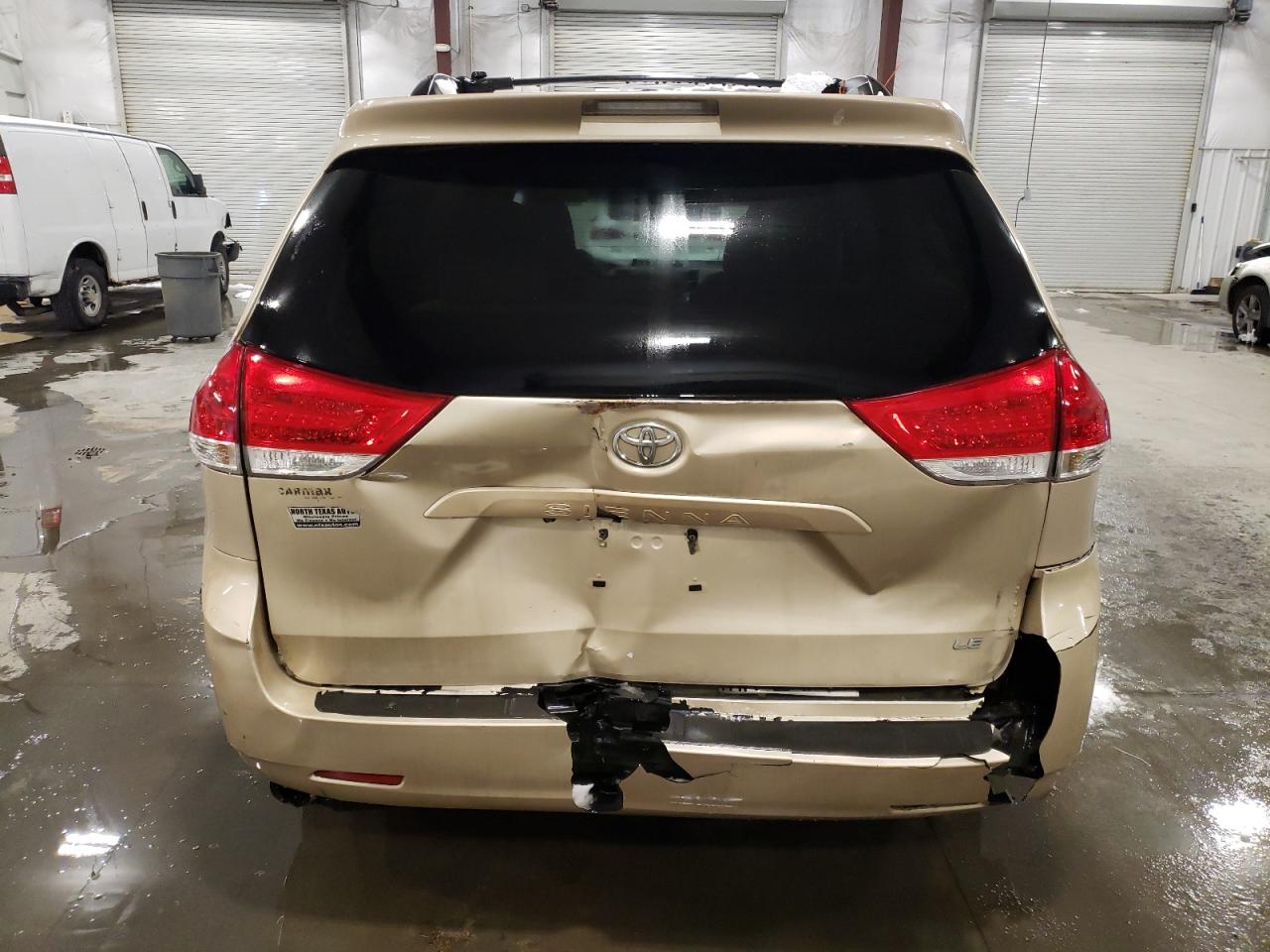2011 Toyota Sienna - Image 6