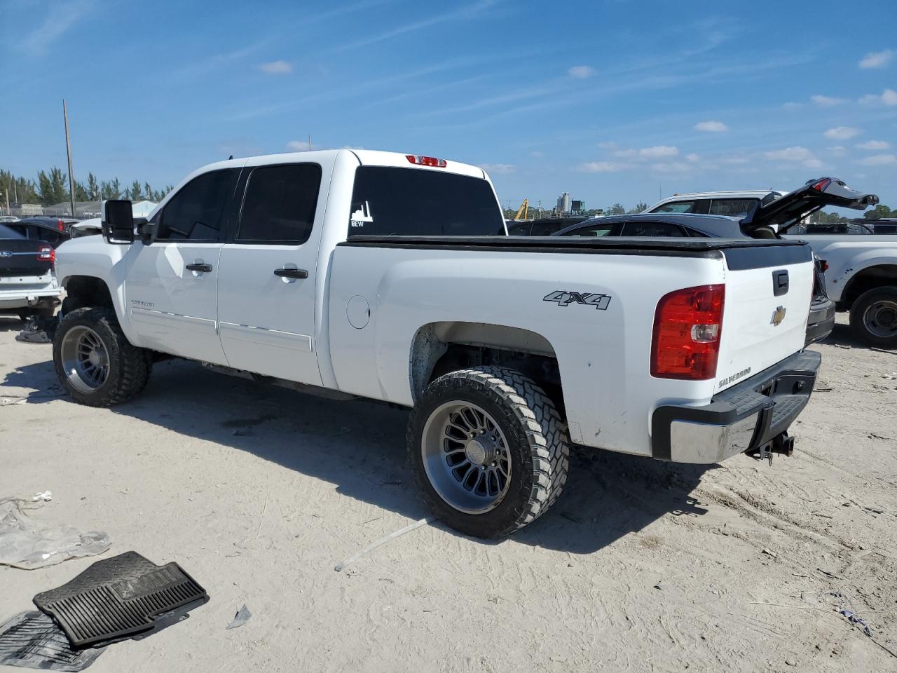 2014 Chevrolet Silverado - Image 2