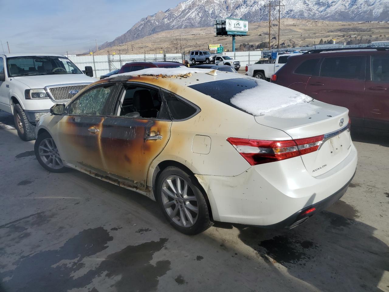 2013 Toyota Avalon - Image 2