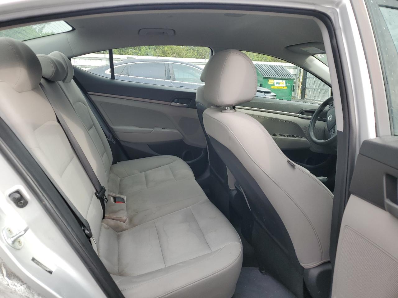 2017 Hyundai Elantra - Image 10
