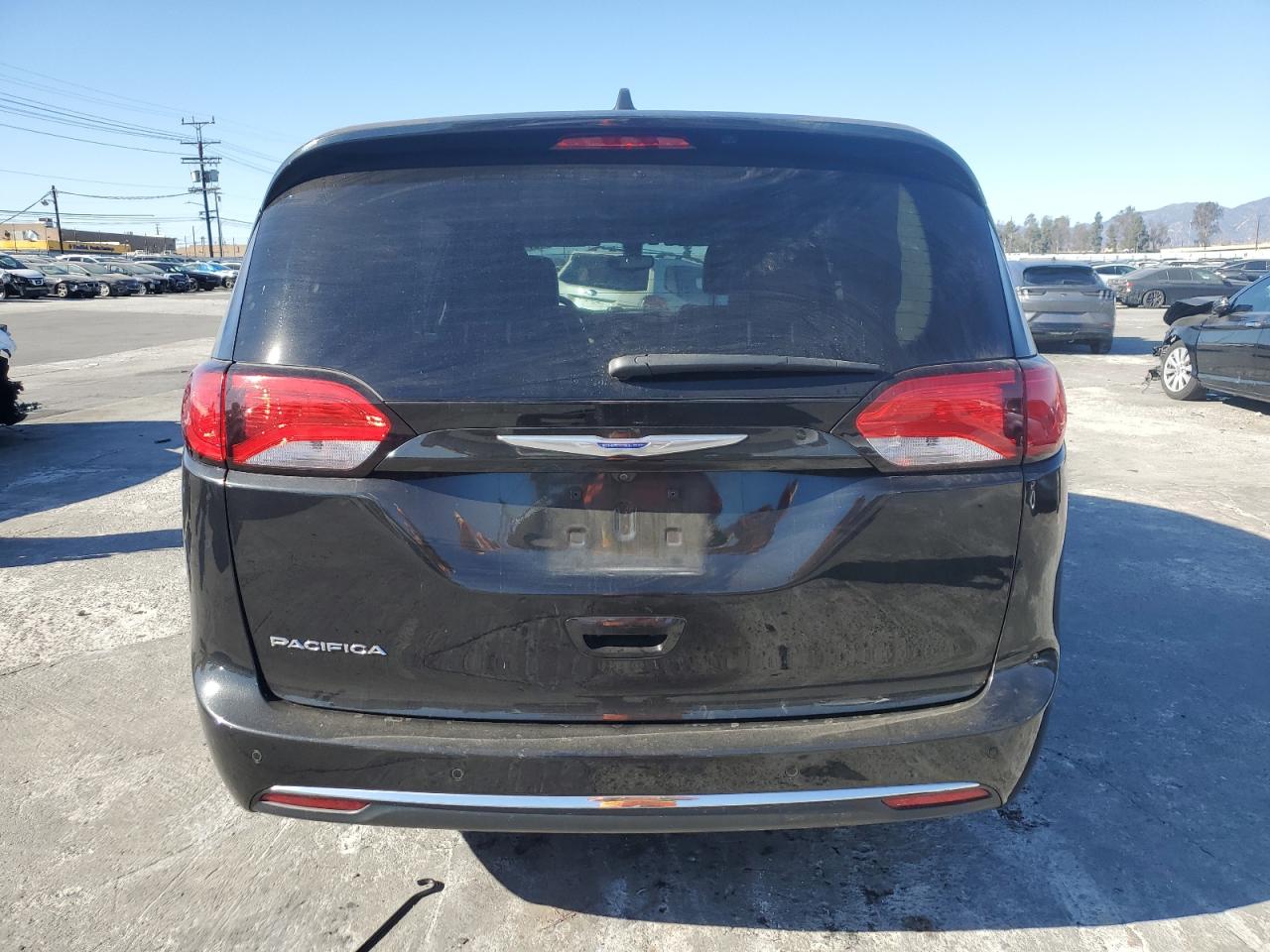 2018 Chrysler Pacifica - Image 6
