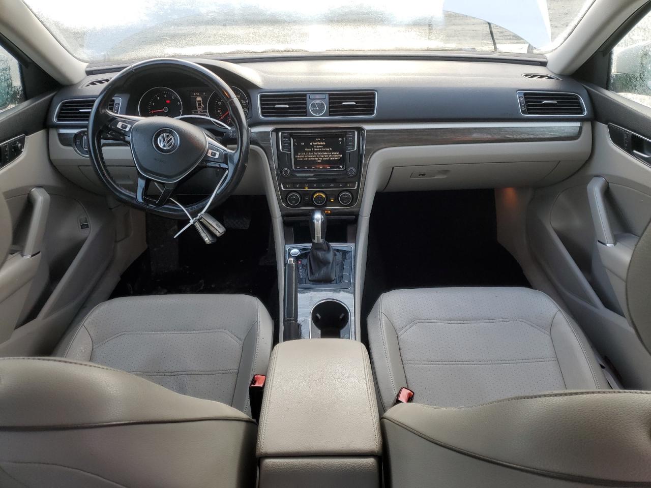 2016 Volkswagen Passat - Image 8
