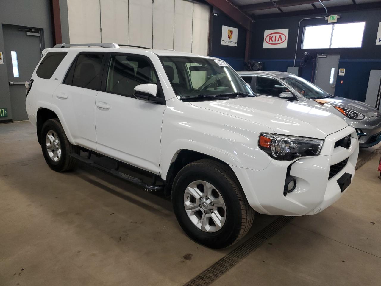 VIN JTEBU5JR1G5285940 2016 TOYOTA 4RUNNER no.4