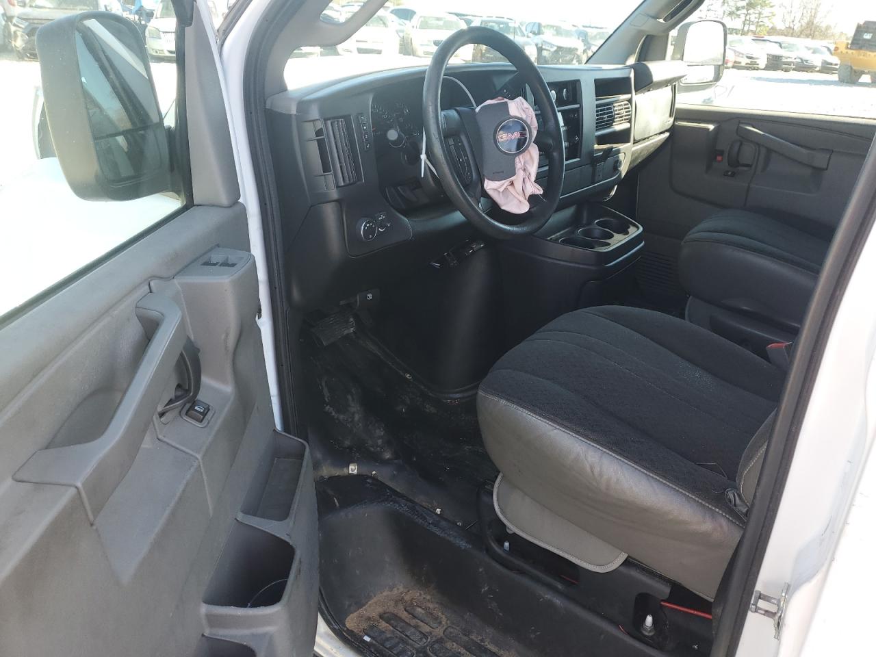 2018 GMC Savana - Image 8