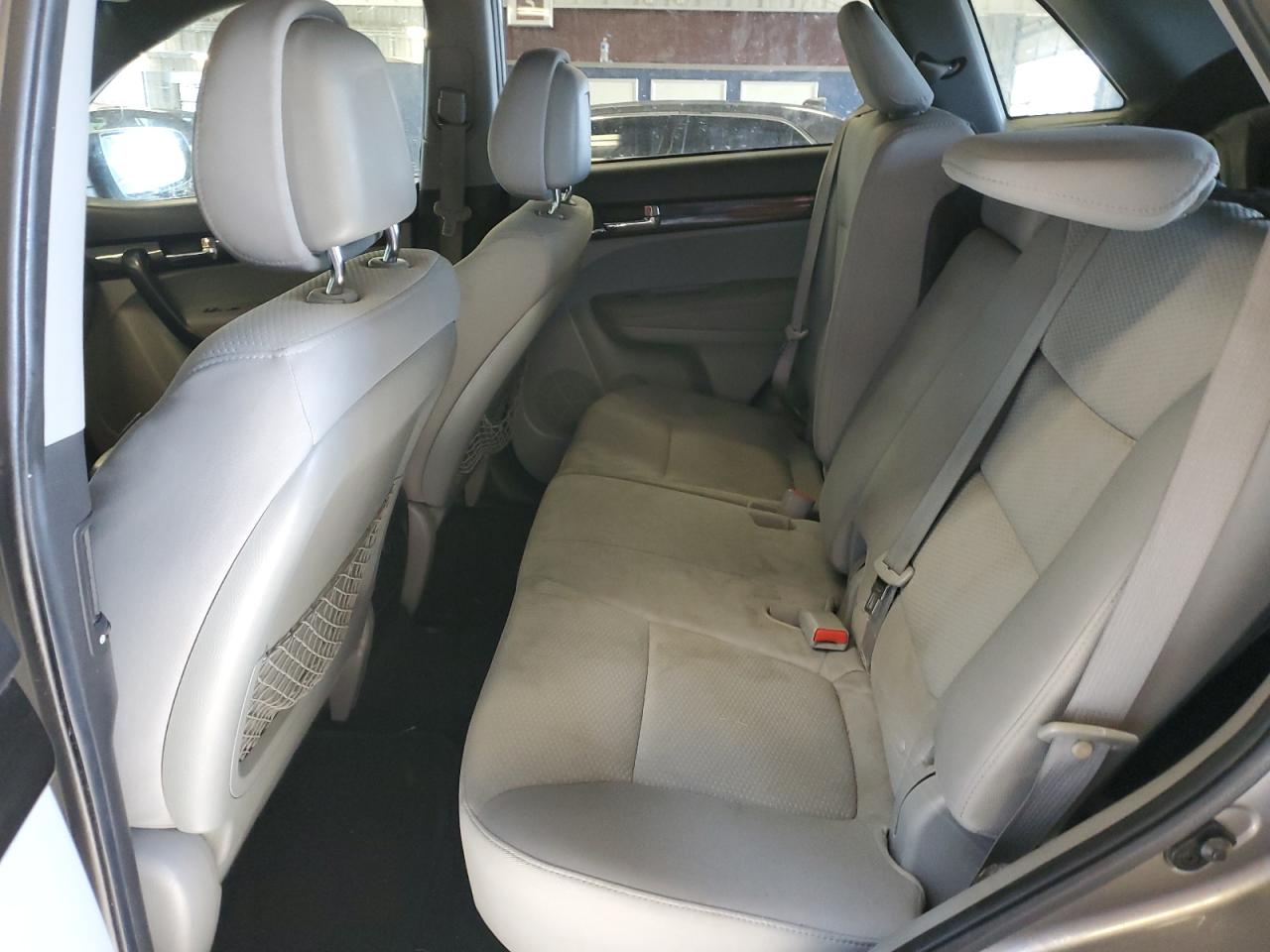 2011 Kia Sorento - Image 11