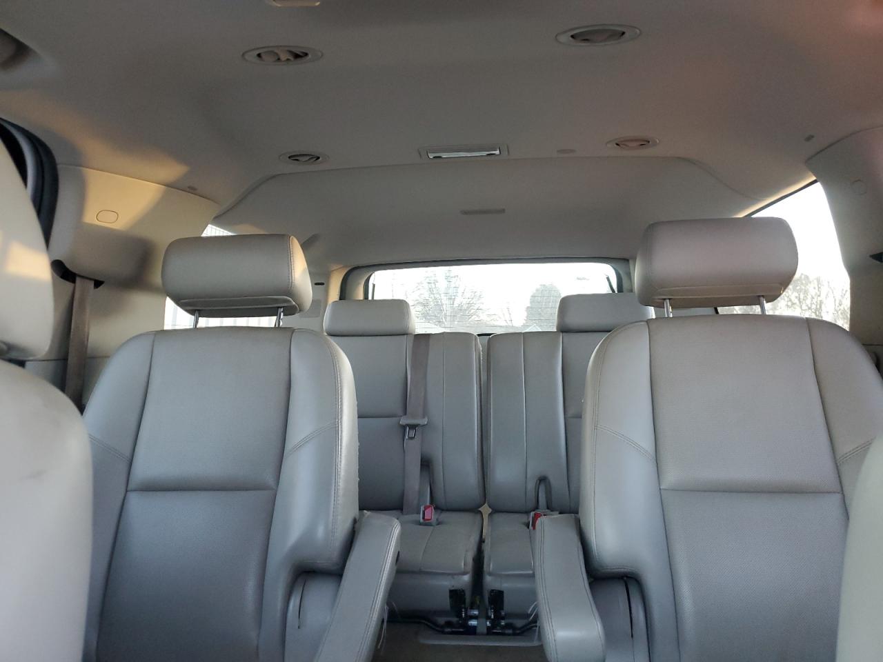 2009 Chevrolet Suburban - Image 10
