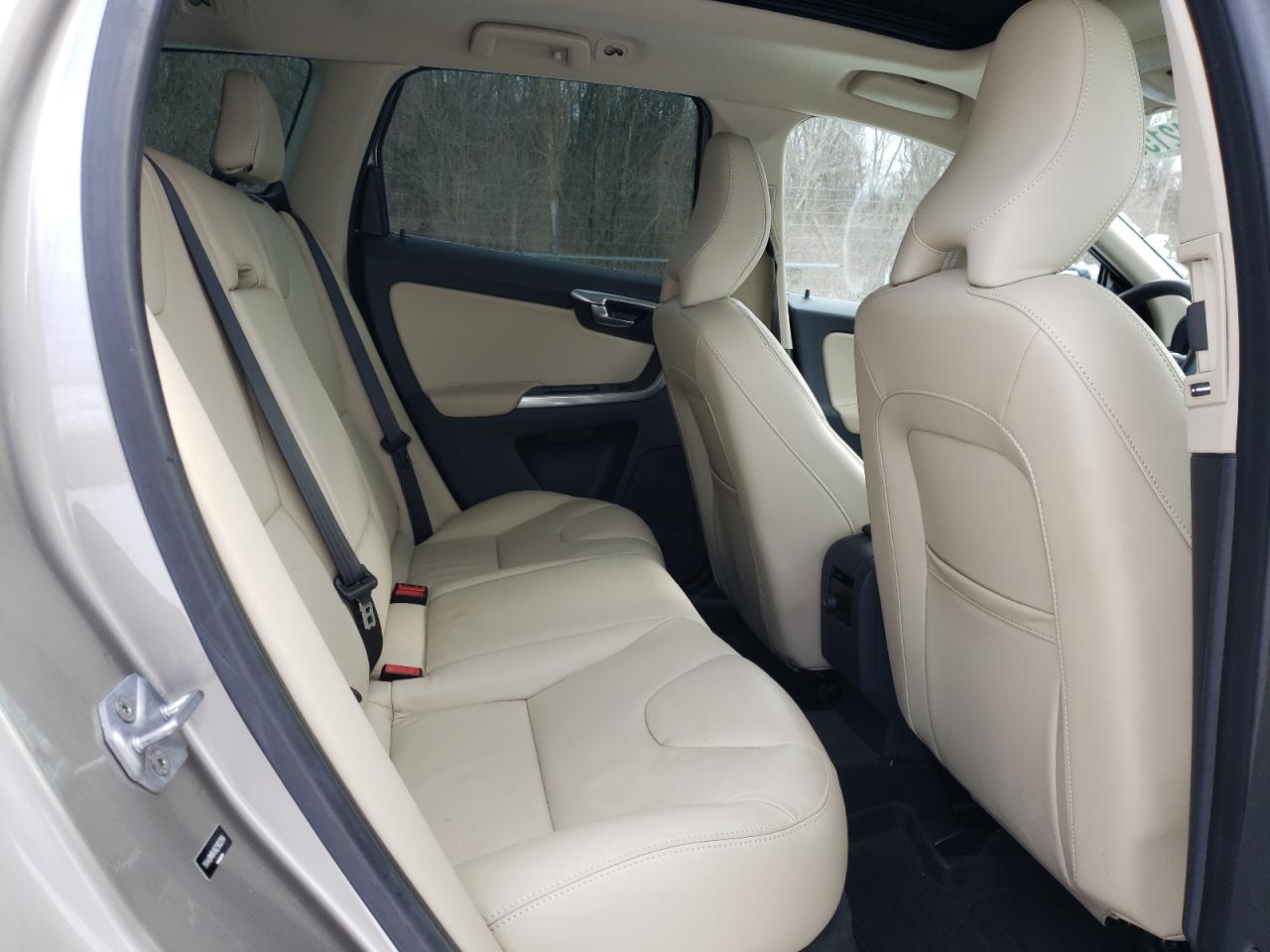 2016 Volvo XC60 - Image 11