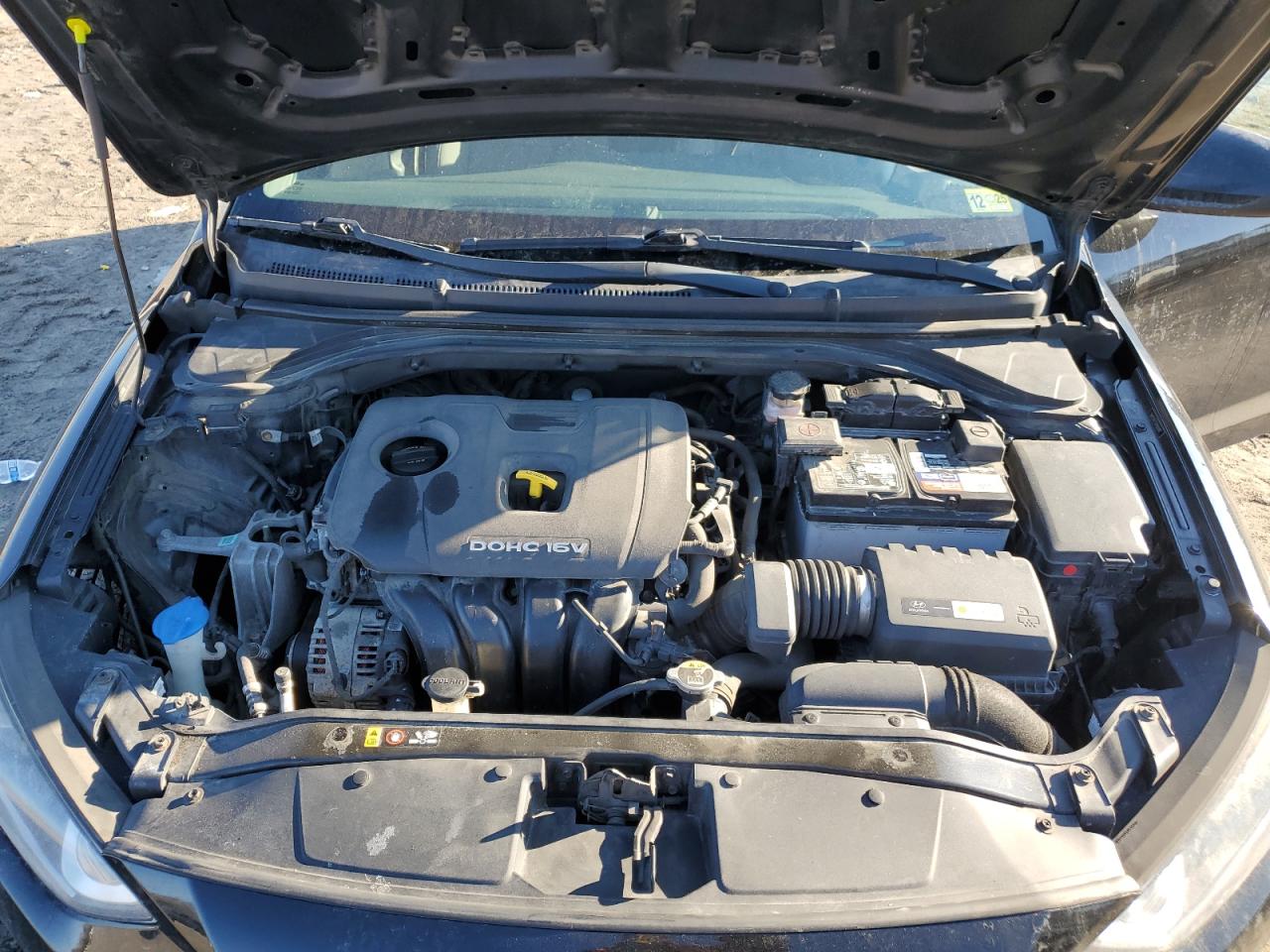 2018 Hyundai Elantra - Image 13