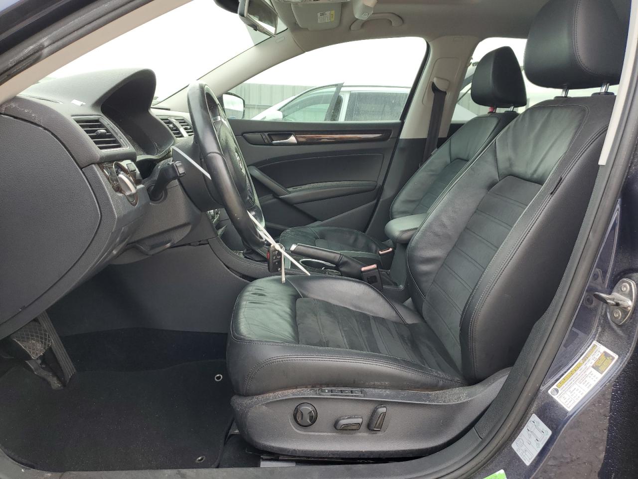 2014 Volkswagen Passat - Image 7