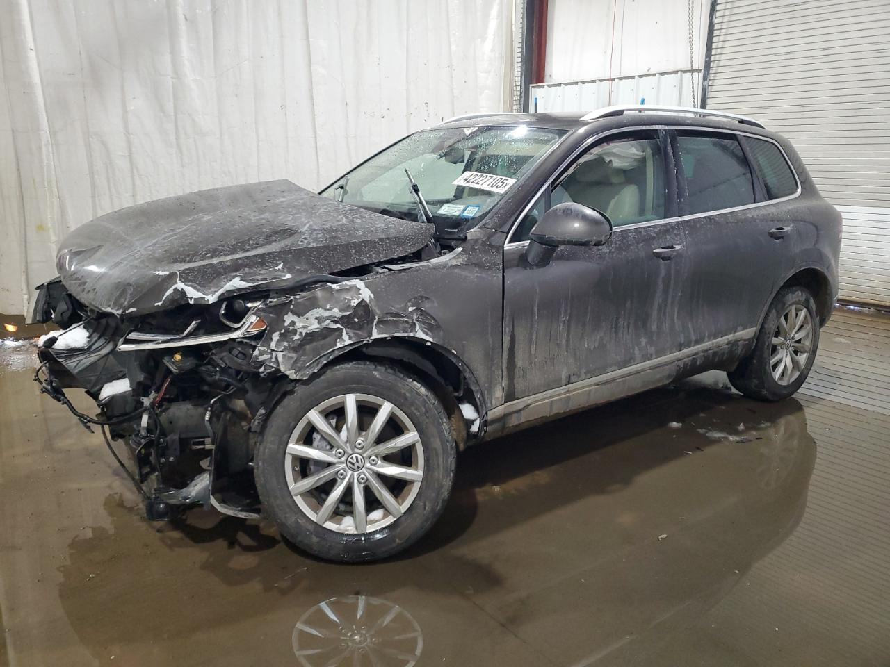 2016 Volkswagen Touareg - Image 1
