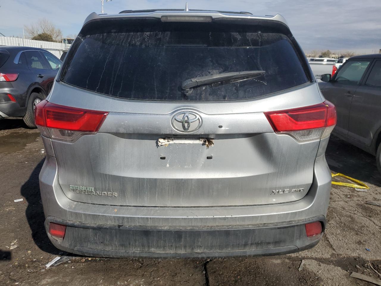 2017 Toyota Highlander - Image 6