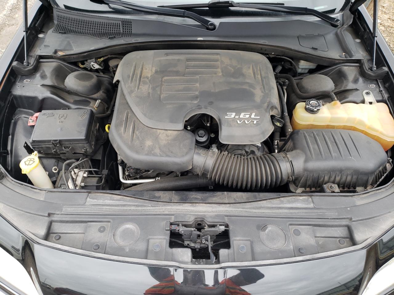 2011 Chrysler 300 - Image 11