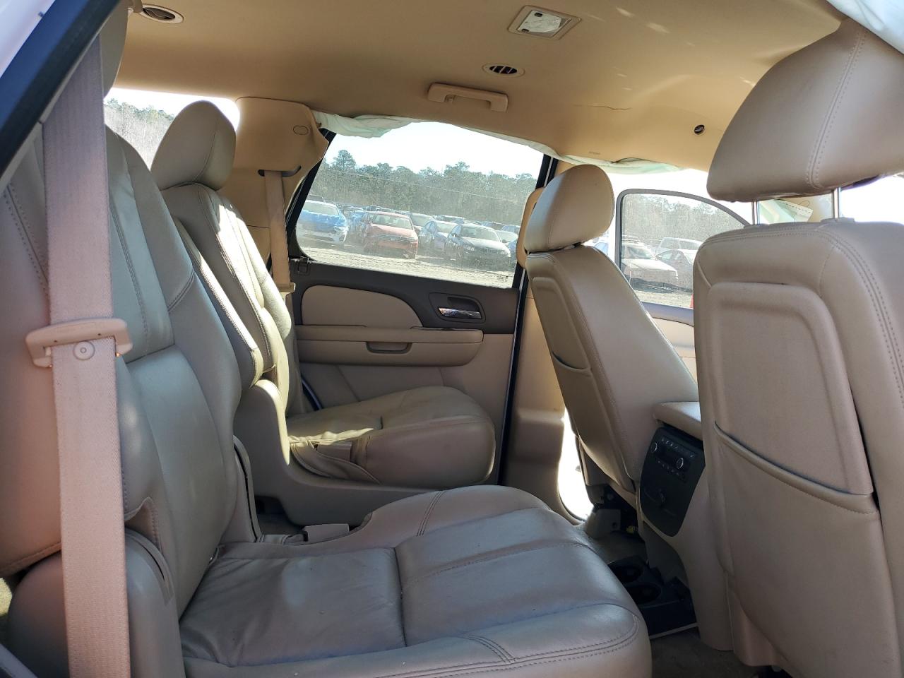 2011 Chevrolet Tahoe - Image 12