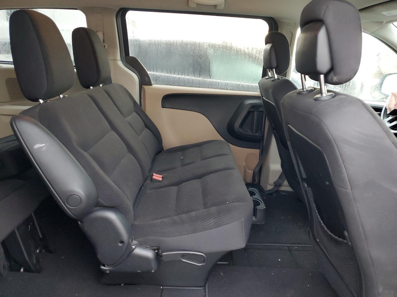 2018 Dodge Caravan - Image 11