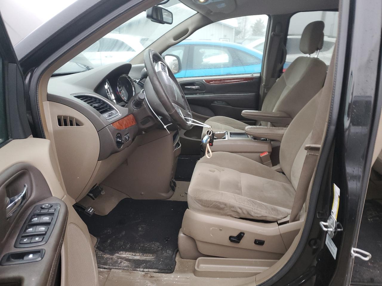 2015 Chrysler Town & Country - Image 7