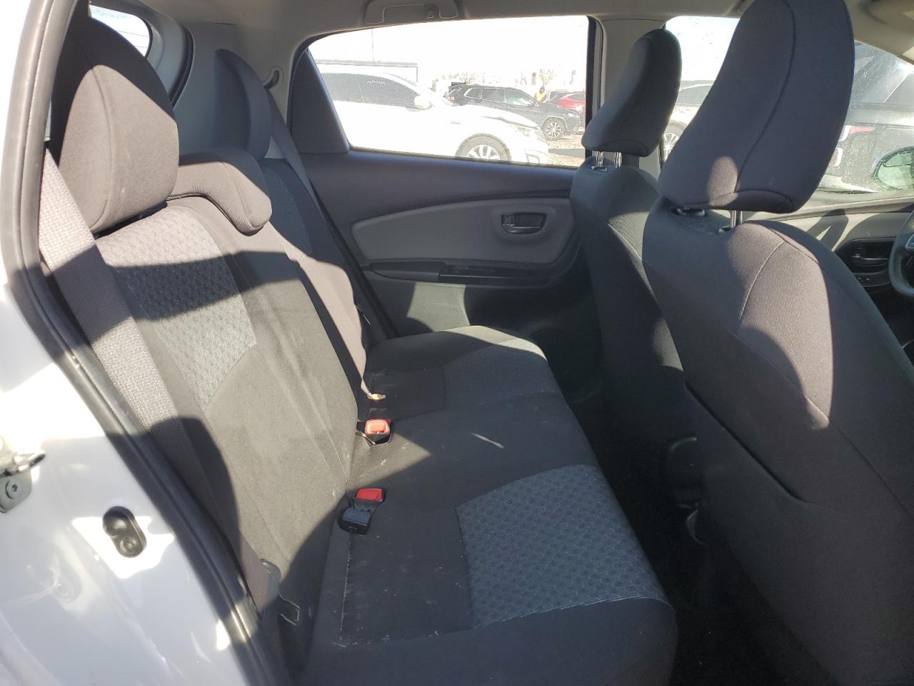 2015 Toyota Yaris - Image 10