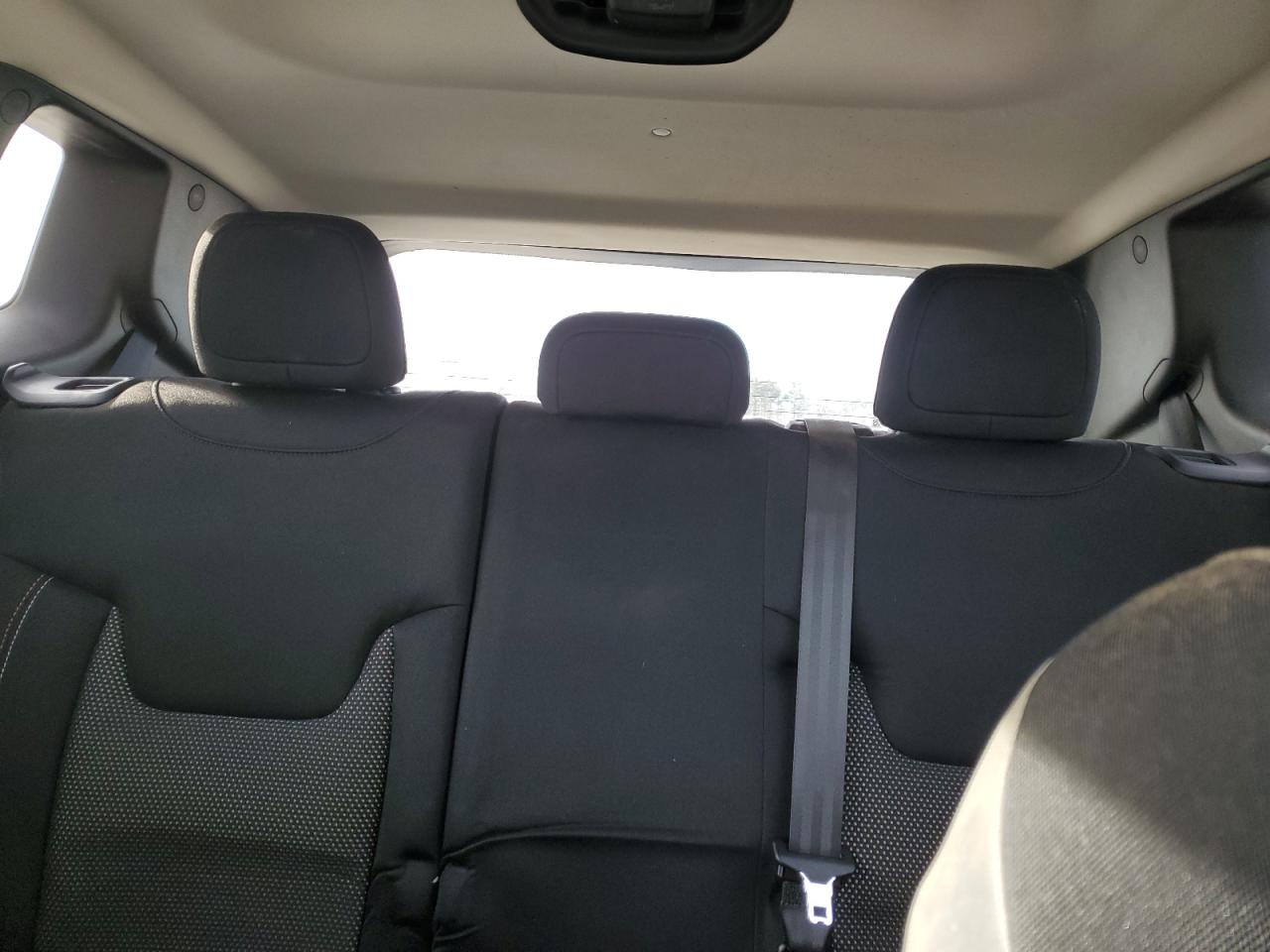 2016 Jeep Renegade - Image 10