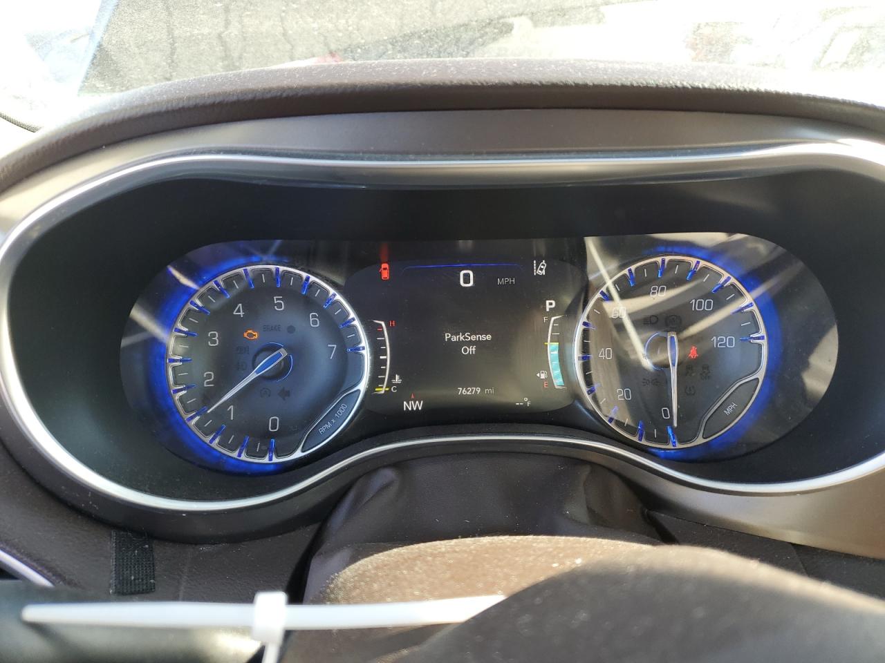 2017 Chrysler Pacifica - Image 9