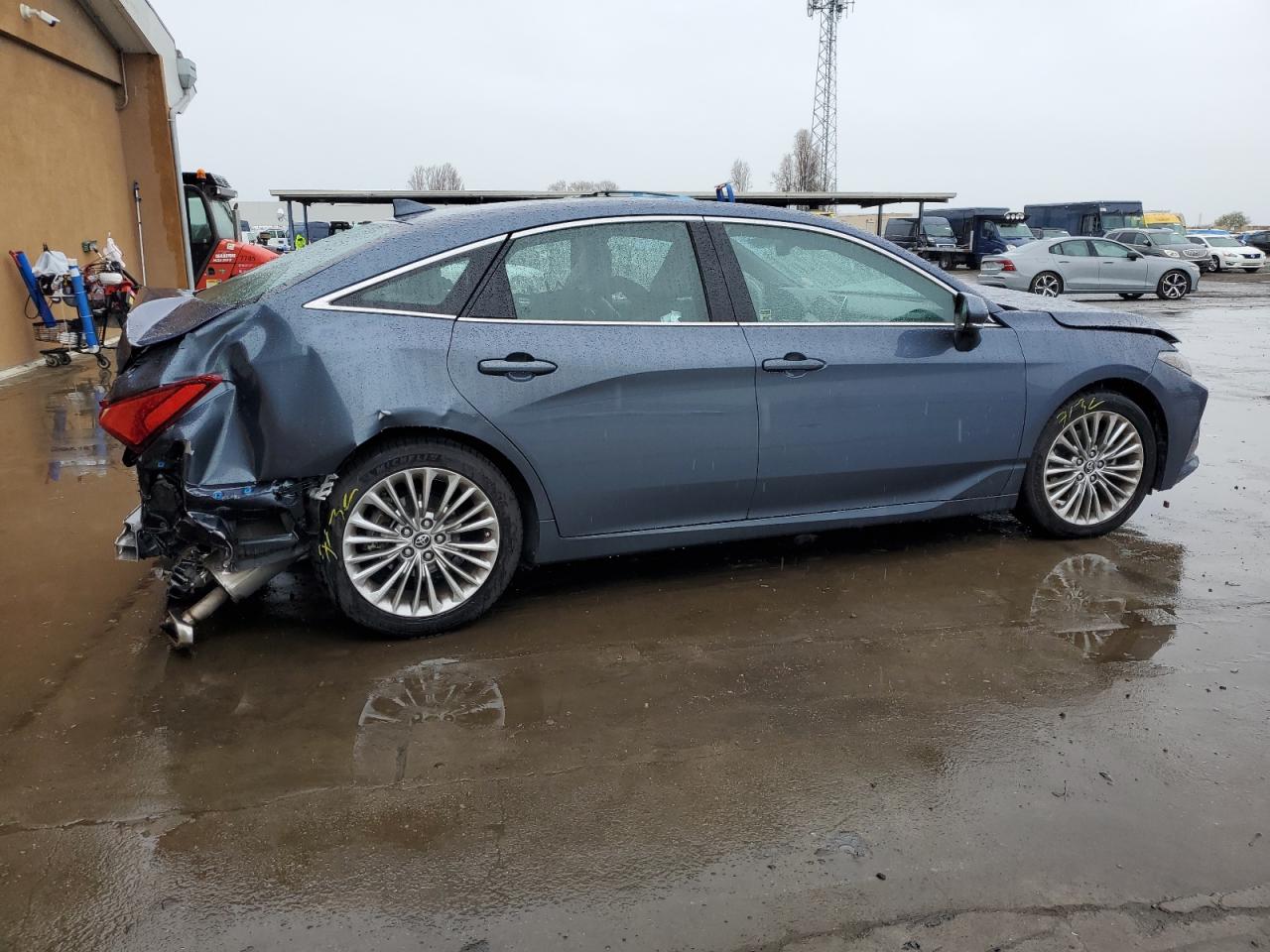 2019 Toyota Avalon - Image 3
