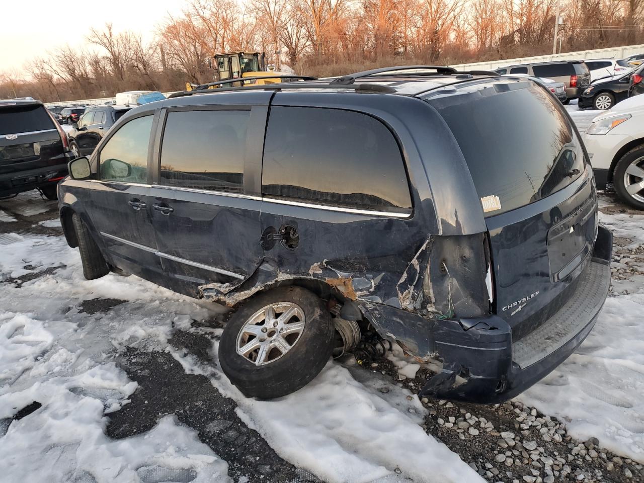 2009 Chrysler Town & Country - Image 2